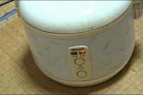 【画像】主婦「仕事から帰ってきて炊飯器開けたら“コレ”で断末魔の叫び声が出た」パシャッ　→　全国から共感の声が殺到！　最後に飯食った人はマジでやめてさしあげて…