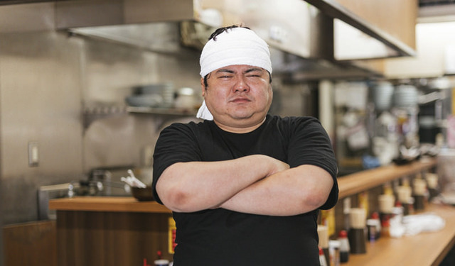 ラーメン屋店主「この前、男女カップルが来た。そしたら、そのカップルがラーメンセット一つを分け合ってもいいですかと言ってきやがった」