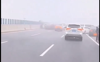 中国の高速道路で濃霧が発生 → ガチで洒落にならん事故が発生してしまう…