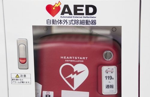 Abemaが流した最悪の女叩き嘘ニュース「女性をAEDで救命して被害届出された男性」、ついにNHKにも報道されて終わる…