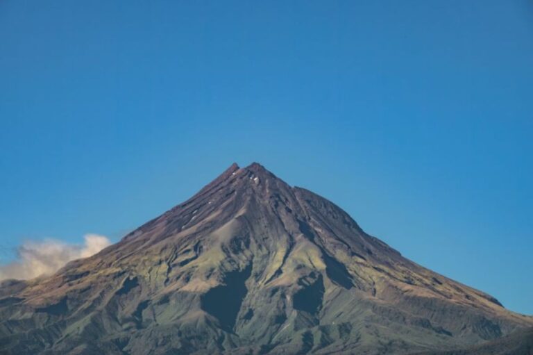 ニュージーランドの聖なる山が人に！人間と同等の法的権利が与えられる