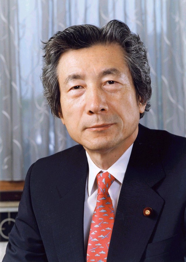 小泉純一郎とかいう日本をダメにした戦犯の１人なのになぜか国民からの人気があった首相