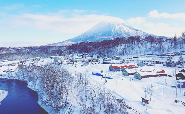 【悲報】ニセコ、調子に乗りすぎて外国人観光客に嫌われはじめる「日本じゃないみたいでした」