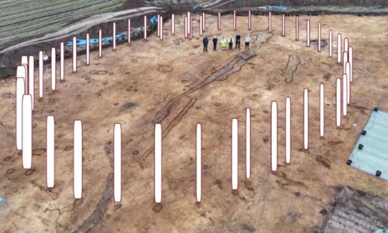 デンマークでストーンヘンジに似た4000年前の円形遺構が発掘される