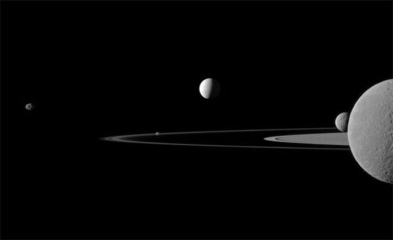 仲間の数は274！土星で新たに128個の衛星を発見！
