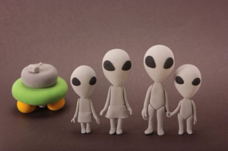 仏像に祈りを捧げ、瞑想するとUFOが現れる、タイで人気のスポット「タイのエリア51」