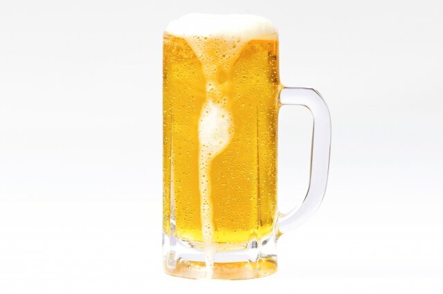 アメリカ海軍の男性、飲食店に訪れると「閉店です」と断られる → 店を出て再度店に入ってジョッキを近くにいた客の頭を殴って逮捕される
