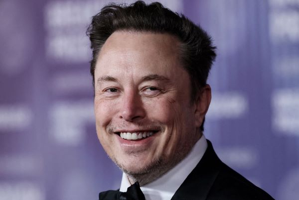 【悲報】今、テスラ車ユーザーの間で流行ってるステッカーがコレ→「これはイーロンが狂っていると気付く前に買いました」