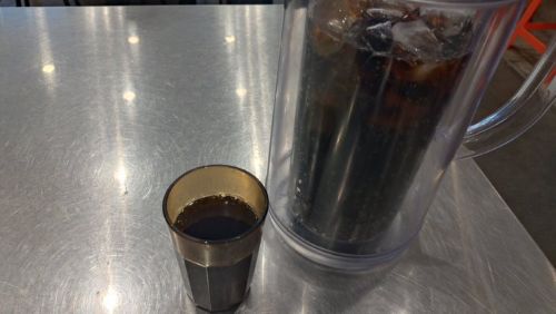 X民「ラーメン屋入ったらお冷の代わりに〇〇出てきた」ﾊﾟｼｬｯ←最高すぎて一日中入り浸りたいんだがｗｗｗｗｗｗ