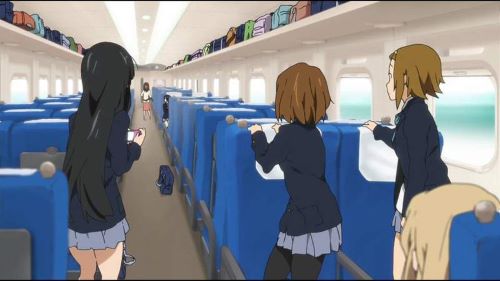 女性キャスターさん「新幹線で外国人カップルに席譲った。ハッピー貢献！」→指摘殺到、謝罪に追い込まれる事態に