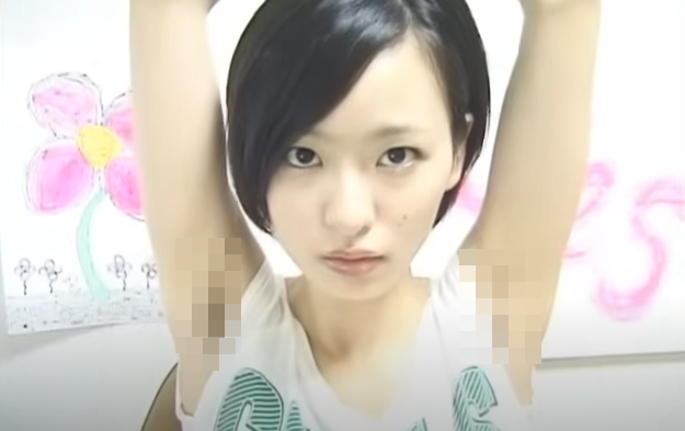 女性ユーチューバー「私のわき毛、恥ずかしいけど見せます」 → 凄いことになるｗｗｗｗｗｗ
