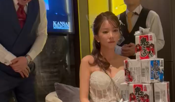 バースデーで「鬼ころしタワー」を用意されたキャバ嬢さん、とんでもない表情になってしまう・・・