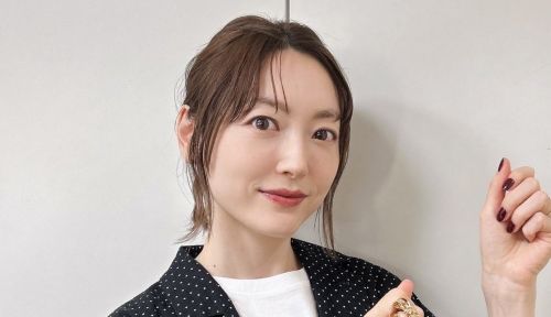 【放送事故】人気声優・花澤香菜さん、お昼の地上波でガチのやらかし・・・「エ」から始まる不適切ワードでスタジオ騒然