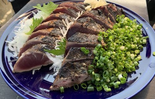 【衝撃】高知のカツオ、マジのガチで一般のカツオとは別次元のうまさと話題騒然！　「今まで食ってた物はカツオじゃなかった…」「概念変わった」