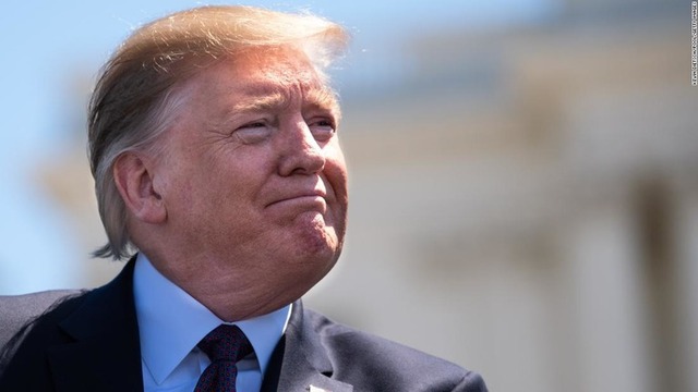 トランプ大統領「英語をアメリカの公用語とする！英語喋れない人向けの言語支援提供義務？廃止だ廃止」