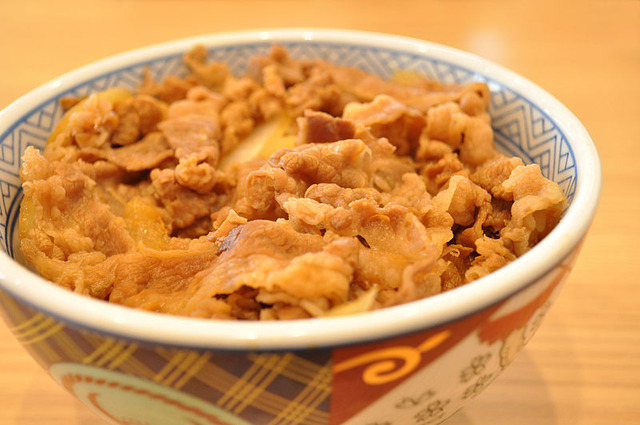 10年前 牛丼270円 平均年収420万円 国会議員の平均年収2100万円
