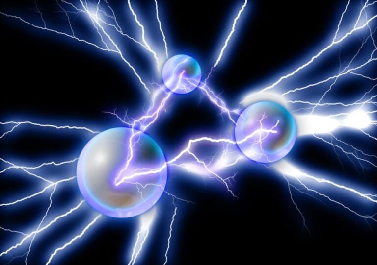 地球の生命誕生に新説、水滴の微小な電気が化学反応を引き起こした可能性