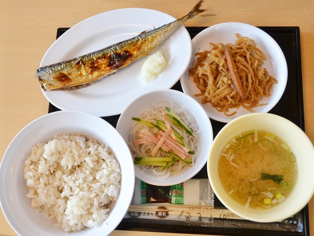 彡(>)(<)「トホホ、捕まってもうた、これから毎日臭い飯か……」