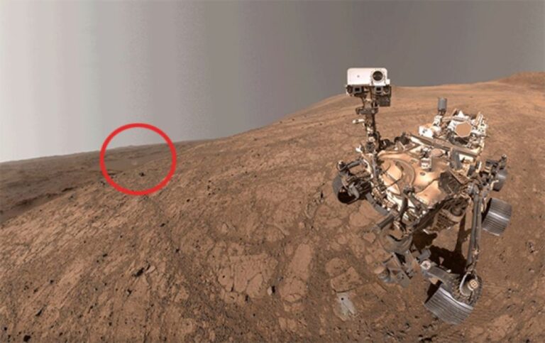 NASAの火星探査車「パーサヴィアランス」がダストデビルを背景にパシャリと自撮り