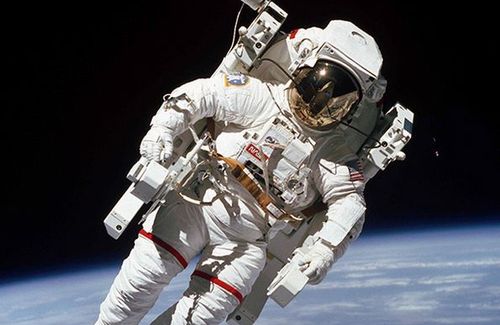 【衝撃事実】「宇宙飛行士に質問です。宇宙空間で突然鼻がかゆくなった時はどうするんですか？」　→　誰もが気になる疑問の答えがついに明らかに！知らなかった、こんなのｗｗｗｗ