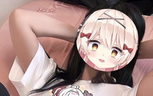人気女性配信者さん、“履いてない写真”を投稿してしまいオタクたち大歓喜