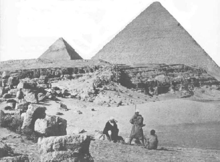 約150年前に撮影された、非常に珍しいギザのピラミッドの古写真