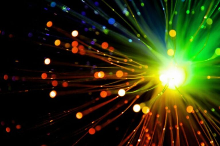 37次元に同時アクセスする光の粒子を生成　量子物理学の限界に挑む