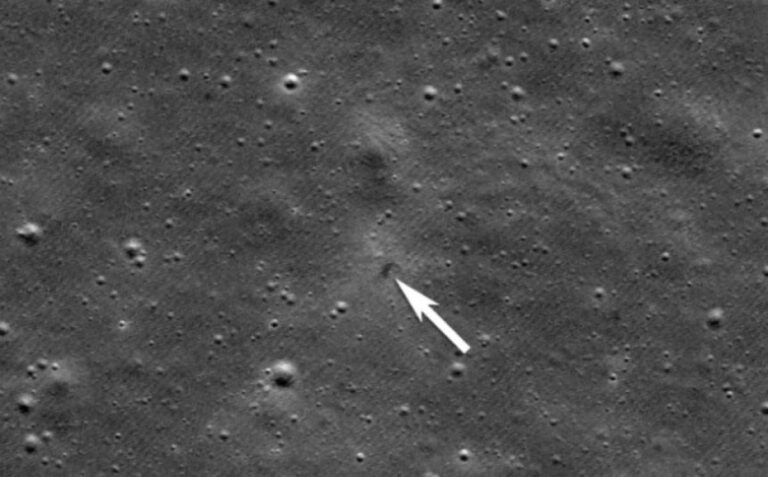 日本の月着陸機「レジリエンス」の墜落地点の画像をNASAとISROが公開