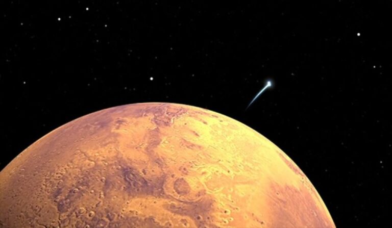 NASAが火星の大気と水が消えた原因を初観測、太陽風が吹き飛ばす瞬間を捉える