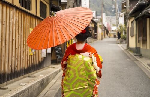 【日本の闇】「京都の舞妓に人権なんてない！奴隷の人身売買だ」 元舞妓が再び地獄の現状を告発！　「性行為強要などの調査求める」