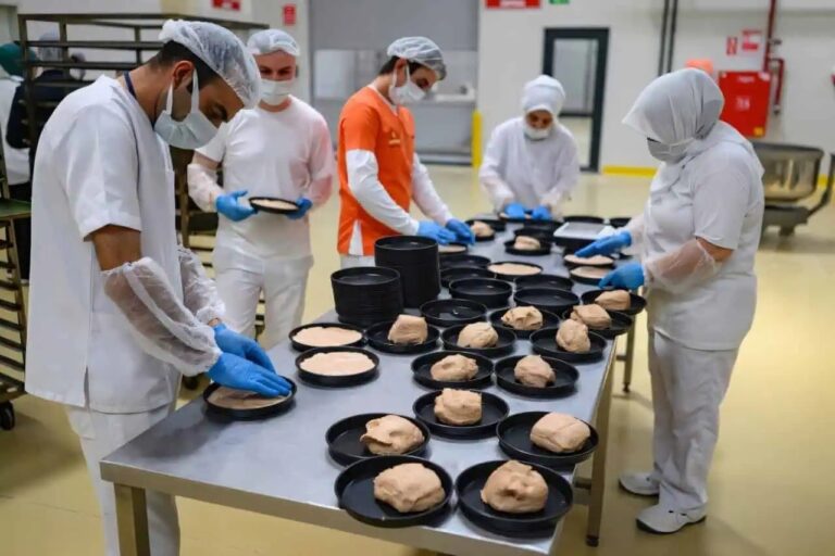 トルコの古代遺跡から5000年前のパンを発見、古代レシピを再現して販売