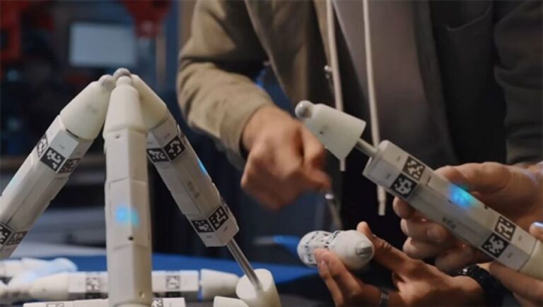 ロボットがロボットを吸収合体、共食いで進化・自己修復するロボットが登場