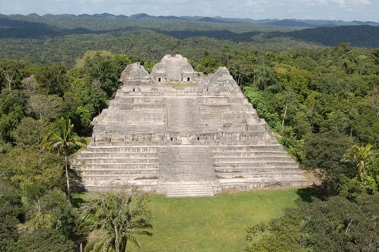 1700年前のマヤの古代都市「カラコル」の初代王の墓を発見
