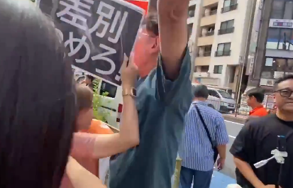 【動画あり】Colaboの仁藤夢乃さん「参政党の活動員に突き飛ばされた！レントゲンで映らないところで骨折している！」←ツッコミ殺到