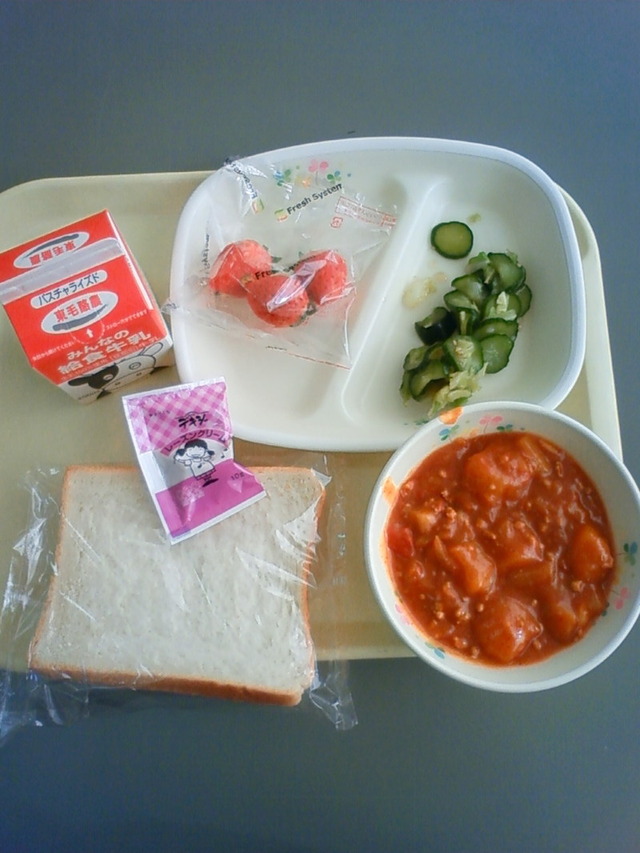 【衝撃】給食で月イチ出てきた「常識を疑うメニュー」ってあったよな…