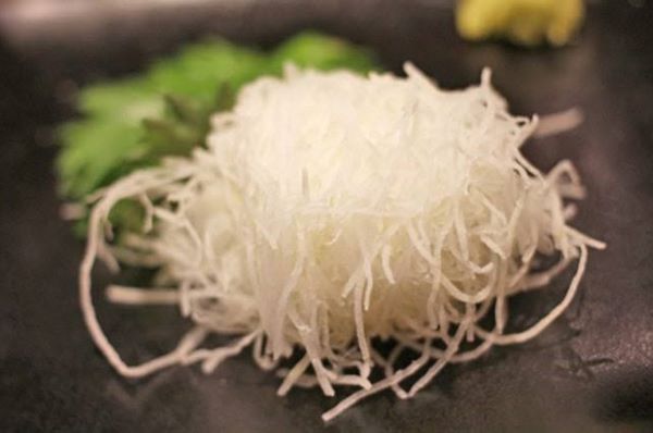 【悲報】「刺身のツマ（大根の細切り）食べるとかマジ？貧乏くせぇｗ育ち悪そうｗ」