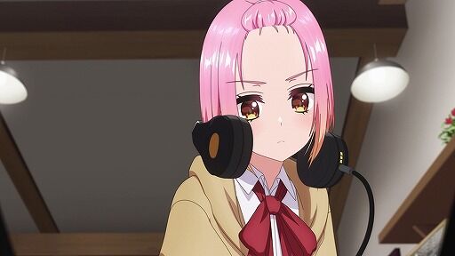 ラジオ視聴者数7万人以上を誇る「経歴不明・謎の女性DJ」について、正体が考察される→驚愕の真実が明らかに