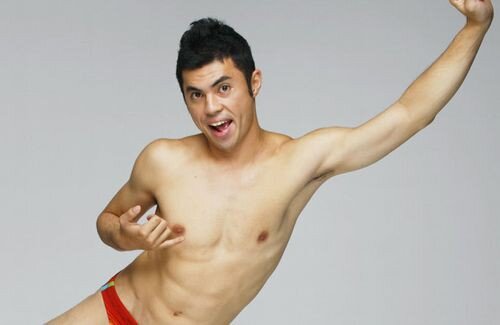 【画像】小島よしおさんの『鬼滅の刃』猗窩座コスプレのクオリティがヤバイと話題にｗｗｗｗｗｗｗｗ