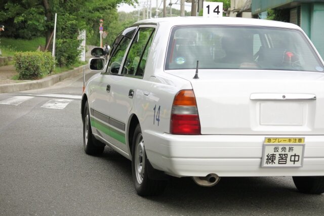 仮免許に落ちた18歳男性、ブチギレて教習車を盗んで逃走 → 逮捕