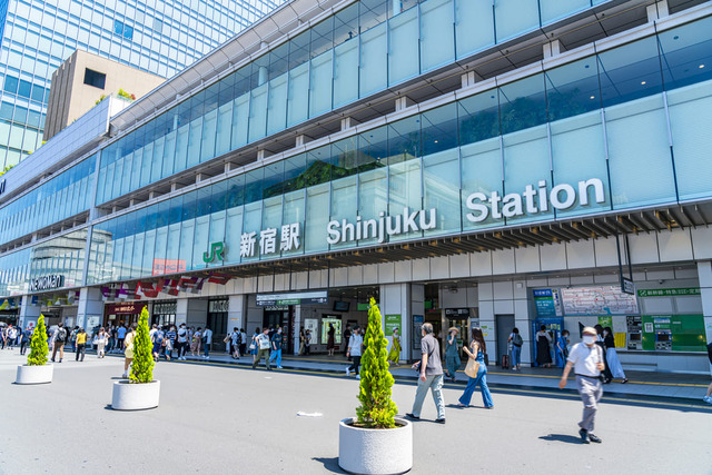 鬼滅の刃とコラボした新宿駅が「めっちゃ仕事に行きたくなくなる感じ」になってしまう