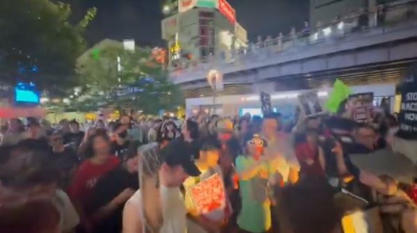 【悲報】参政党に否定的な人たち、路上で爆音で踊り狂う→「左翼なんですぐ踊ってしまうん？」と話題に