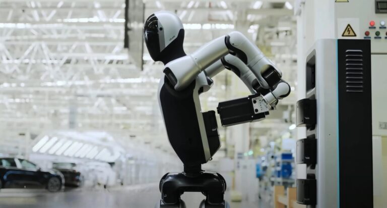 自分でバッテリーを交換、24時間365日働くことが可能な二足歩行自律ロボット