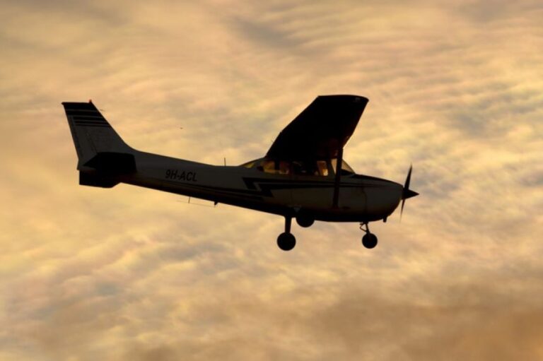 盗まれては戻ってくるセスナ機、しかも修理までされているという謎の事件