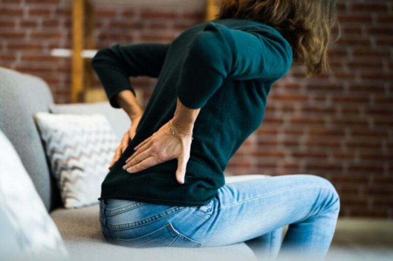 腰痛を和らげる方法、1日30分ほどのウォーキング習慣が効果的と大規模調査で判明