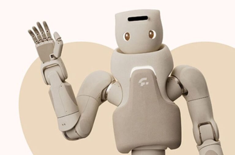 人間に共感し、心でつながる自律歩行のヒューマノイドロボットが販売開始に