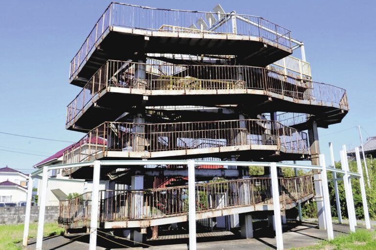 津波避難タワーが完成10年でボロボロになり使用不能に。住民「こんなに早く駄目になるとは、あまりにも酷い」
