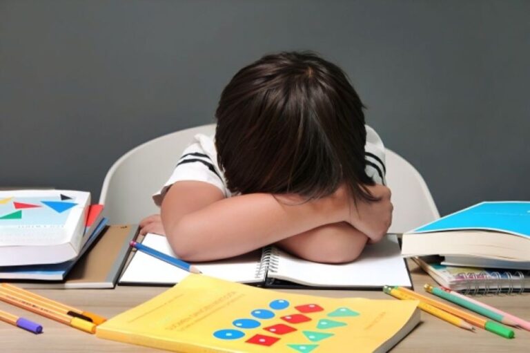 14時間ぶっ続けで宿題をやらされた11歳の少年がストレスが原因で入院（中国）