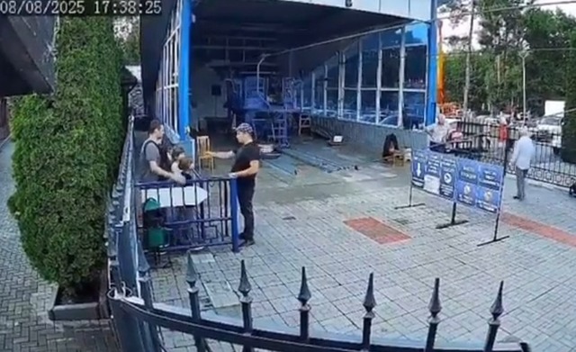 【衝撃動画】ロシアでリフトが想像の斜め上すぎる壊れ方をしてしまう…