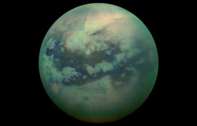土星衛星「タイタン」で本来混ざらないはずの物質が結合、生命誕生の謎を解き明かす鍵に