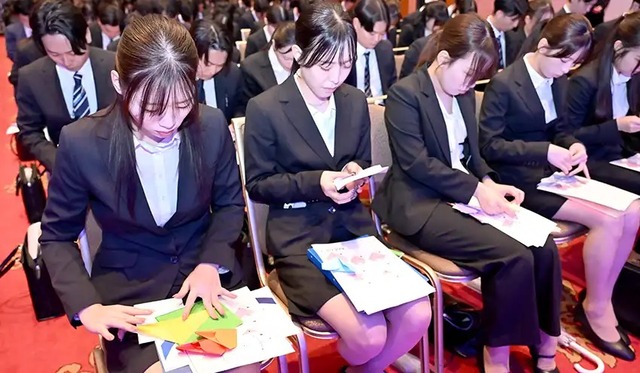 みずほ銀行の内定式、バケモンすぎるｗｗｗｗｗｗ